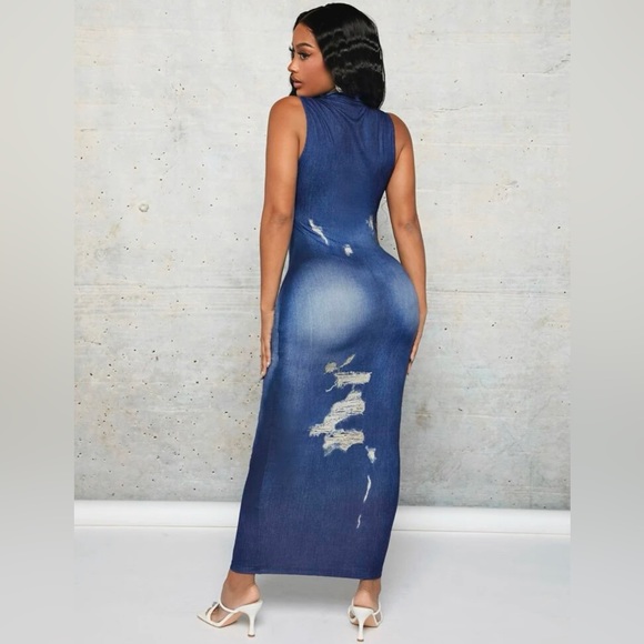 Sexy mock neck body con dress - Picture 2 of 3